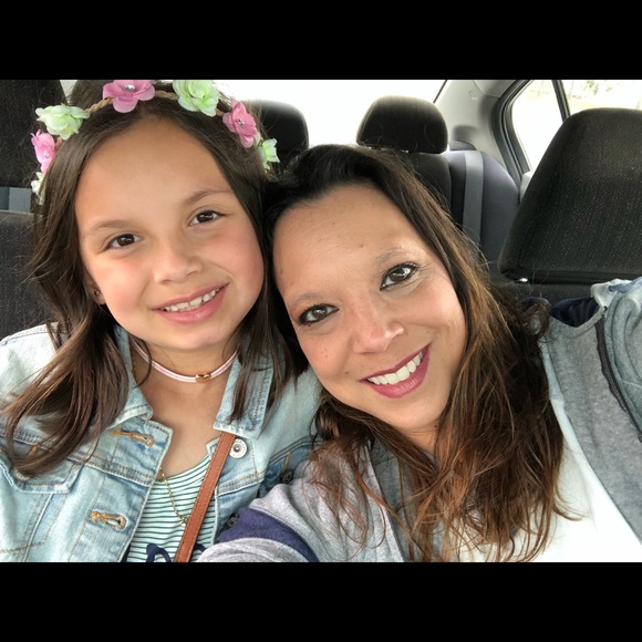 Meet your Posher, Laura - Picture 1 of 1